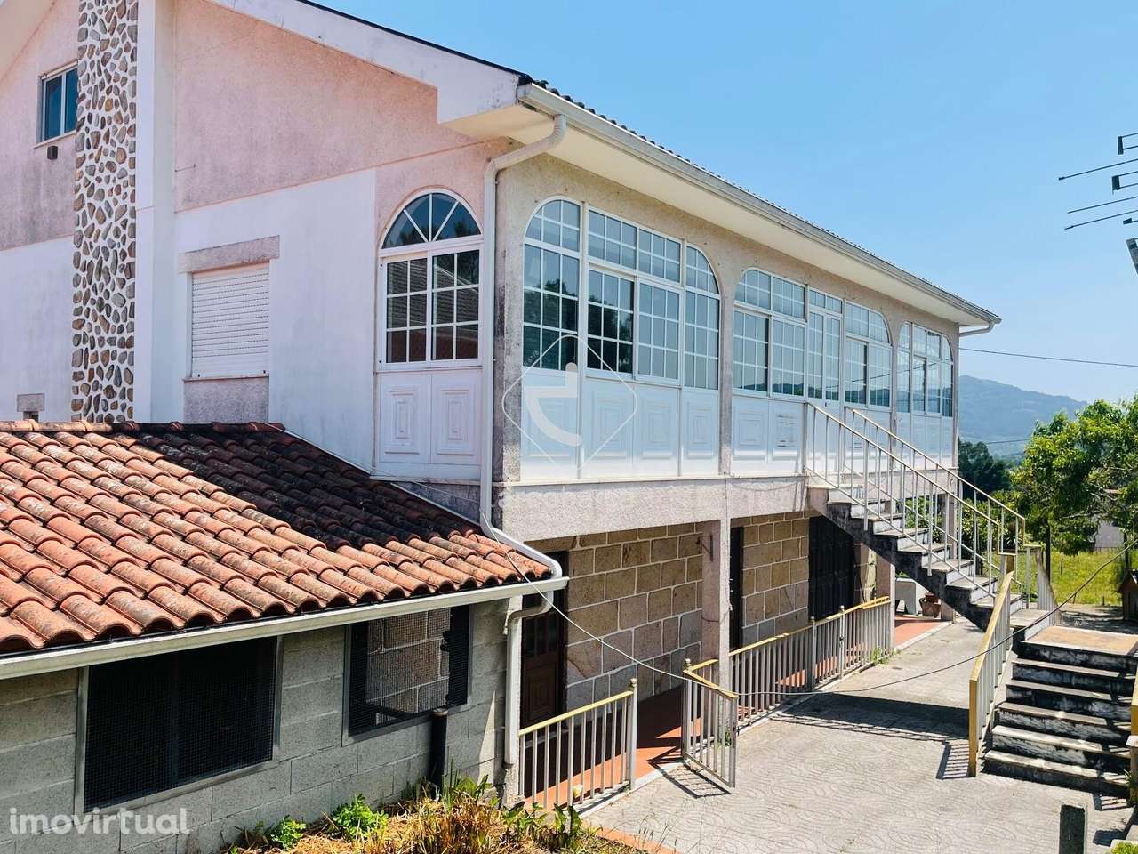 Moradia T5 com logradouro em Santar - Arcos de Valdevez - Grande imagem: 3/30