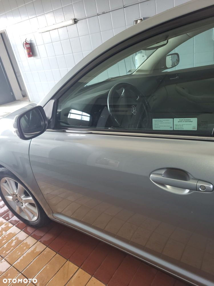 Toyota Avensis 2.0 D-4D Luna - 11