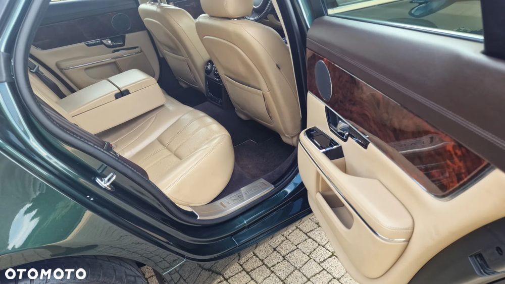 Jaguar XJ - 24