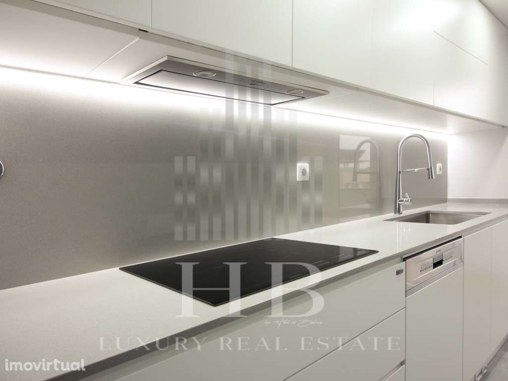 Apartamento T4+1 com Terraço e Jardim em Carcavelos | Cascais - Grande imagem: 2/19