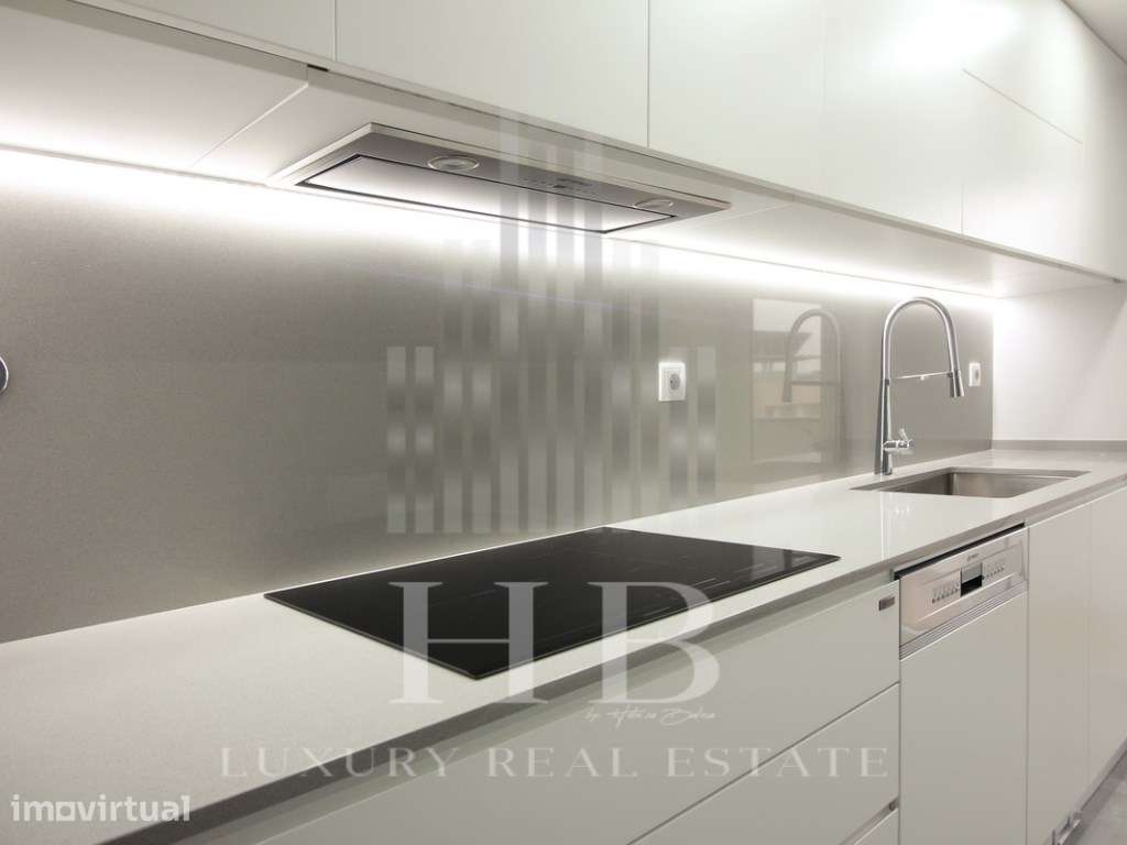 Apartamento T4+1 com Terraço e Jardim em Carcavelos | Cascais - Grande imagem: 2/19
