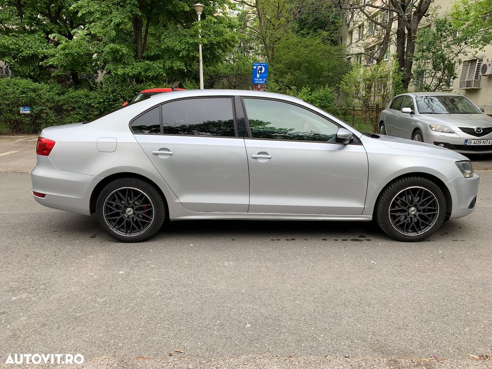 Volkswagen Jetta 1.6 TDI Blue Motion Technology Trendline - 5