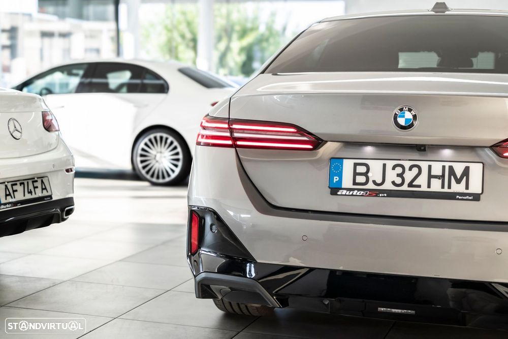 BMW 520 d Pack Desportivo M - 7