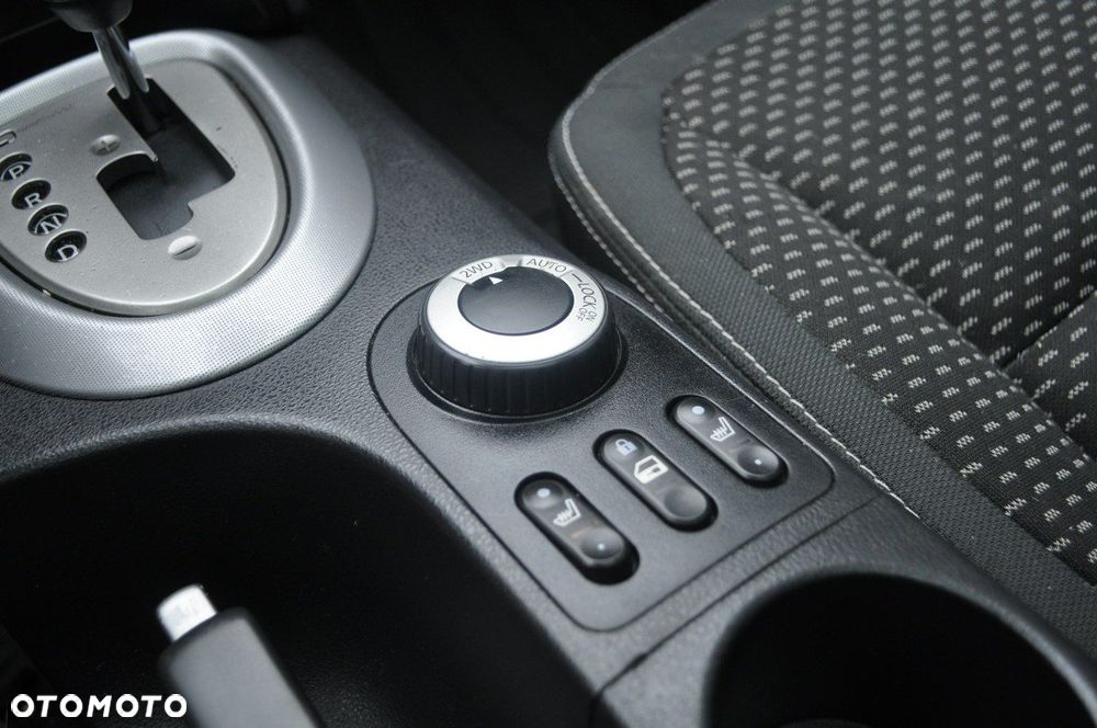 Nissan Qashqai 2.0 dCi 4 x 4 DPF tekna - 15