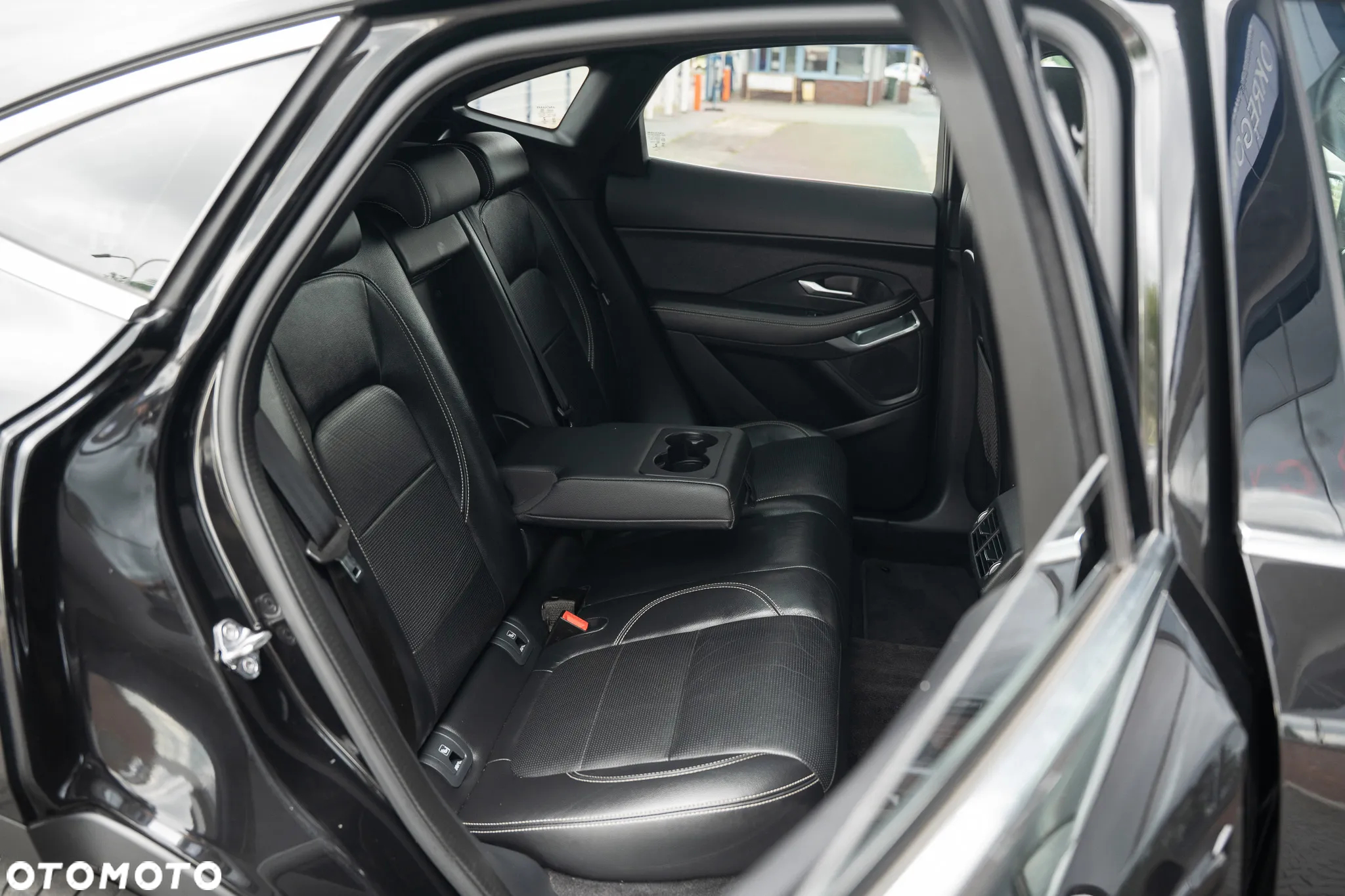 Jaguar E-Pace D200 AWD R-Dynamic - 33