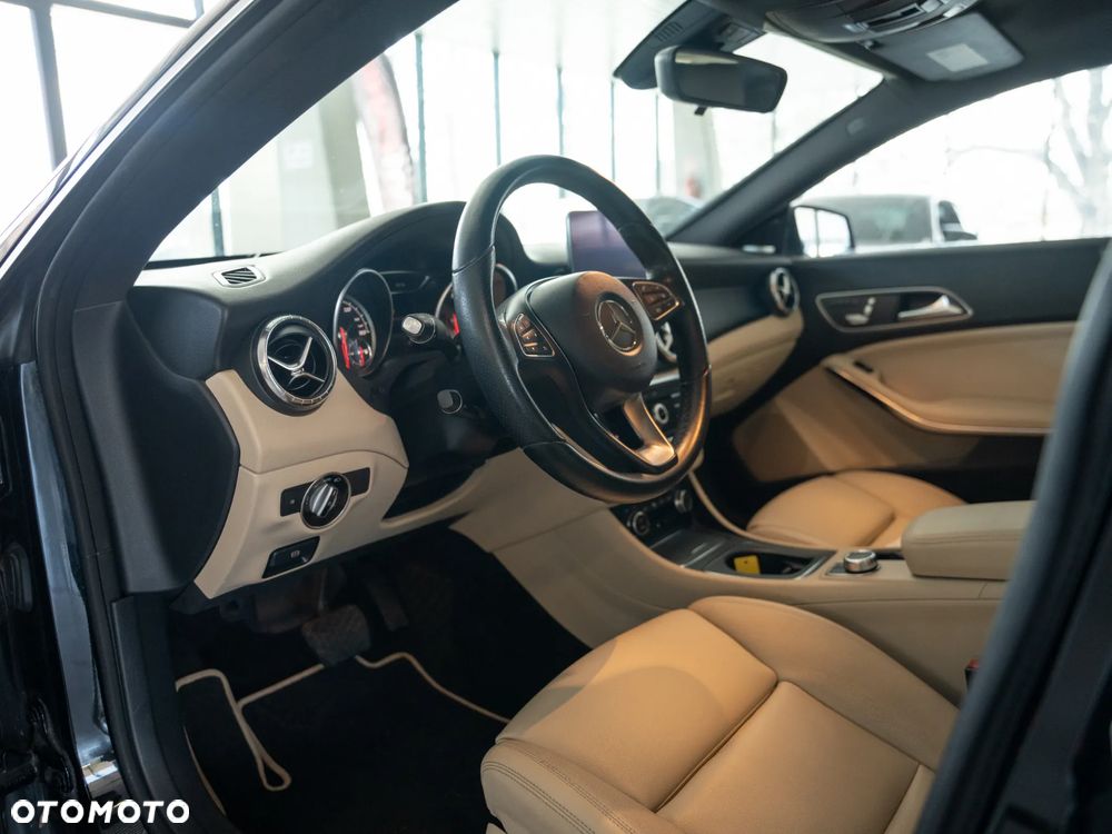 Mercedes-Benz CLA 250 Sport 7G-DCT - 11