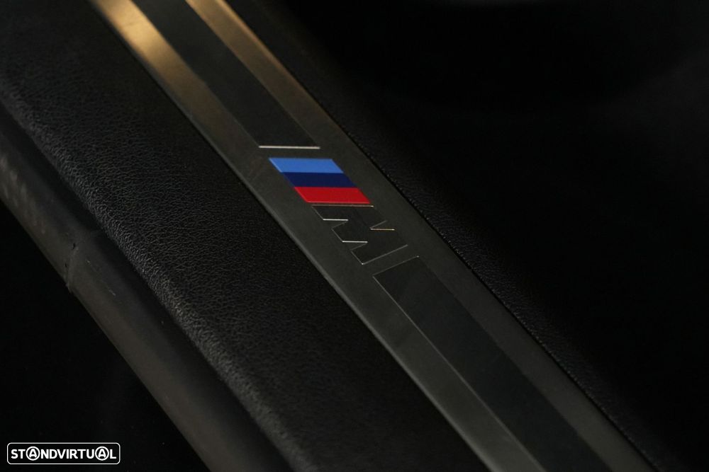 BMW 116 d Pack Desportivo M Auto - 35