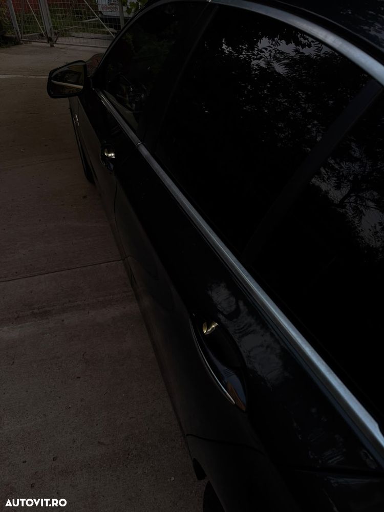 BMW Seria 5 525d xDrive AT - 28