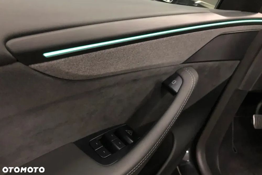 Tesla Model Y Premium Long Range RWD - 11