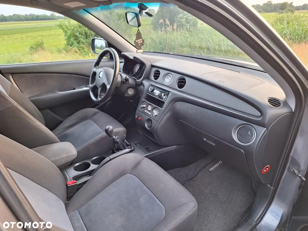 Mitsubishi Outlander 2.0 Comfort 4WD - 27