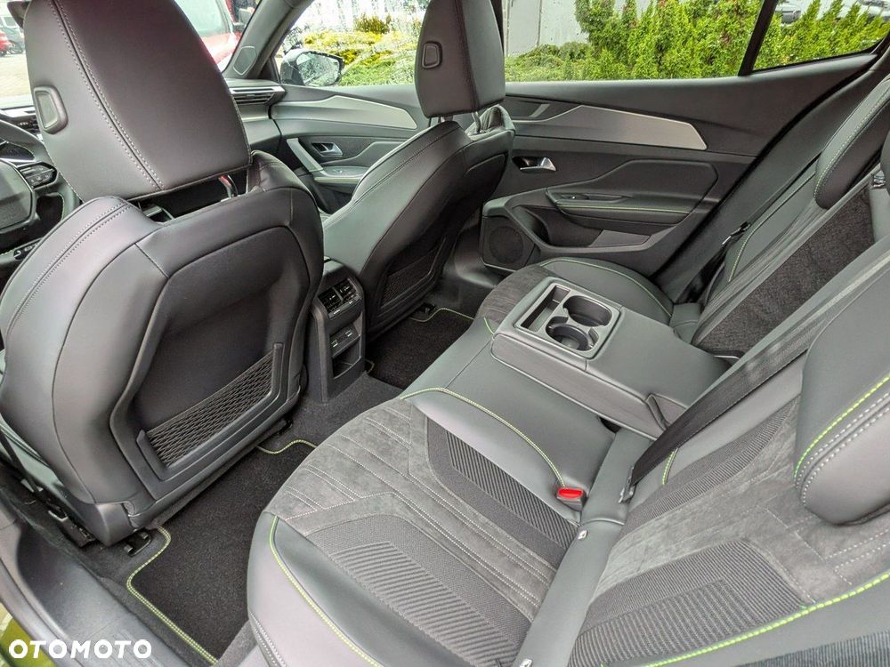 Peugeot 408 - 26