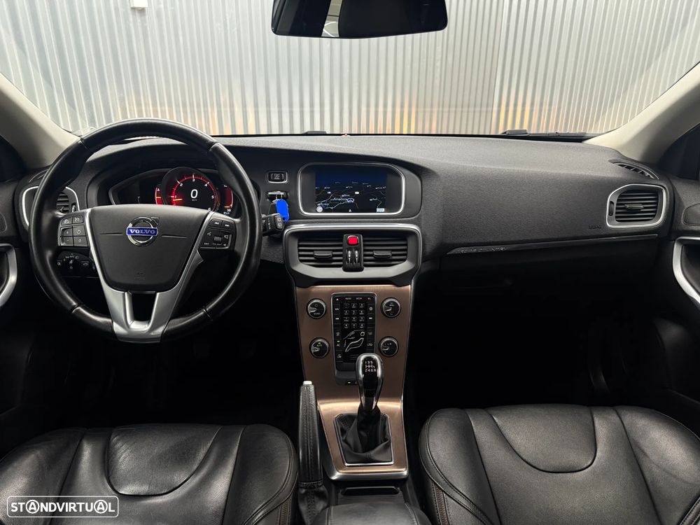 Volvo V40 Cross Country 2.0 D3 Momentum - 8