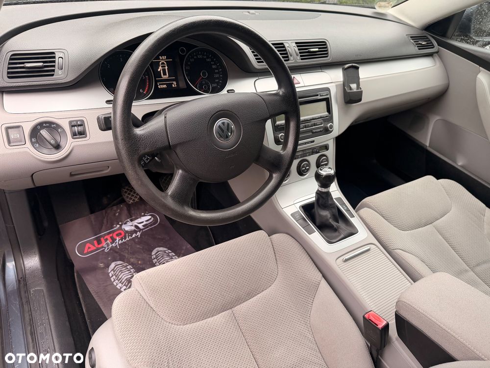 Volkswagen Passat 2.0 TDI DPF BlueMotion Technology Comfortline - 19