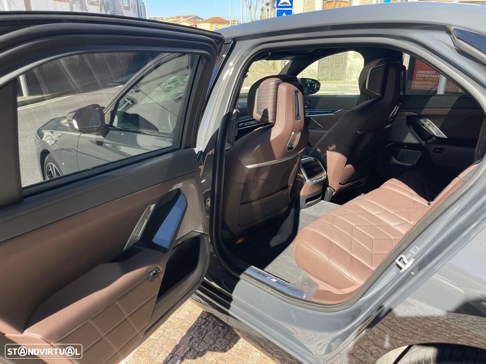 BMW 760 M760e xDrive - 44