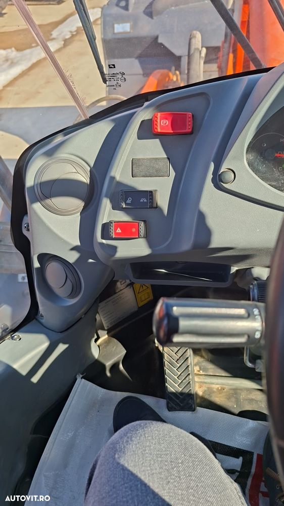 Hitachi ZW180, 2021, 3.903, cupa 3mc, Masa operationala 18t, Anvelope 20,5R25 80% bune, gresare automata, inaltime basculare cupa 4m, latime incarcator 2,5m, 173CP, Aer cond, produs in JAPONIA, CA NOU, posibilitate leasing 4ani-PROMOTIE 94900 EUR+Tva - 7