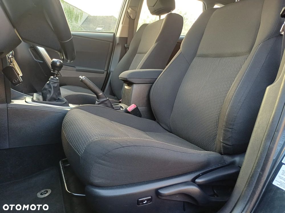 Toyota Auris 1.6 Premium - 18