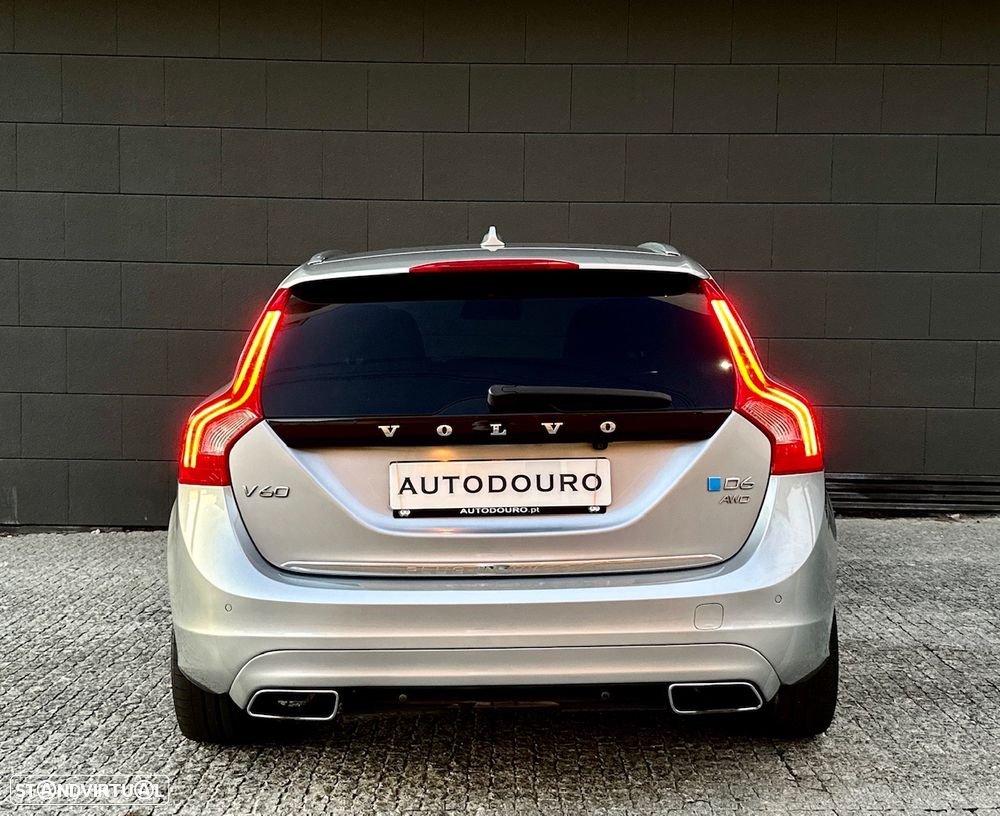 Volvo V60 D6 Plug-In-Hybrid AWD Geartronic Pure Limited - 4