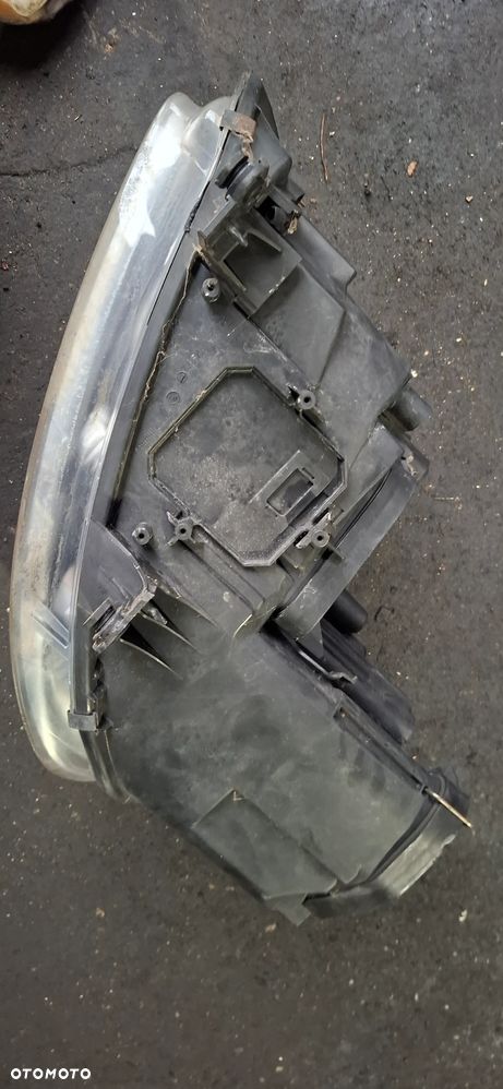 Lampa przednia prawa VW Touran I - 2