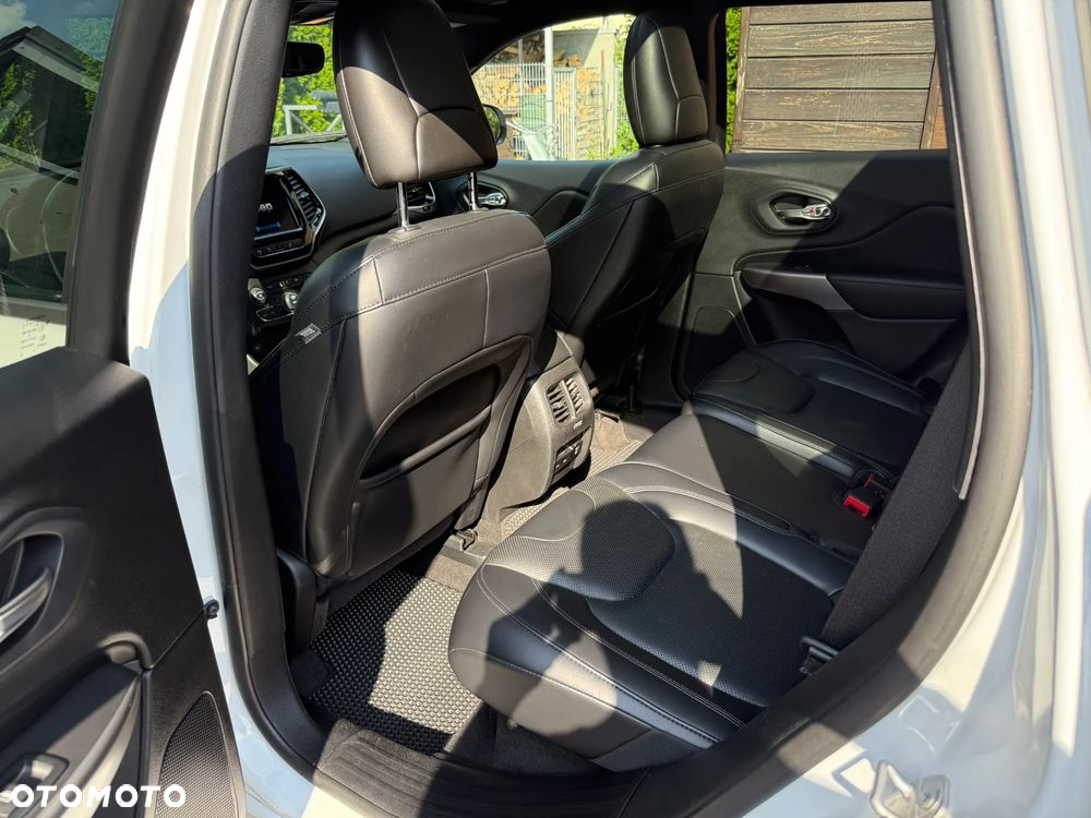 Jeep Cherokee - 19