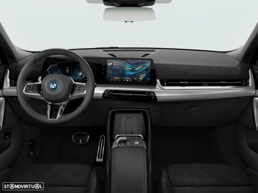 BMW iX2 eDrive20 Pack Desportivo M - 4