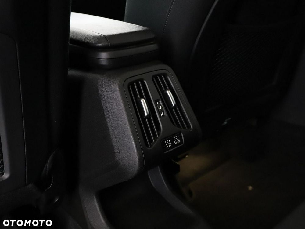 BMW Seria 2 218d - 35
