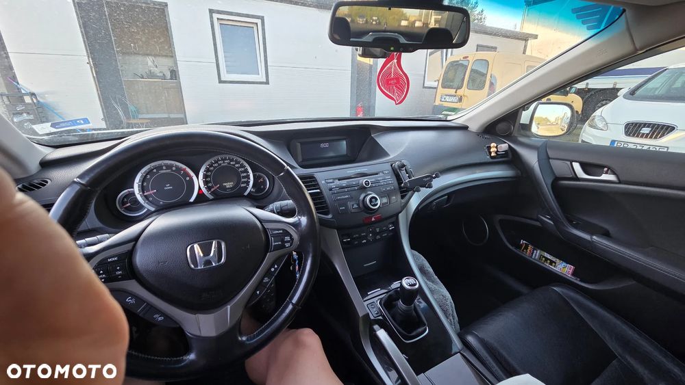 Honda Accord 2.0 Executive - 21
