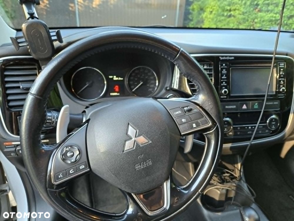 Mitsubishi Outlander - 3