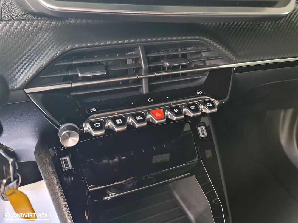 Peugeot 2008 1.2 PureTech Allure - 16