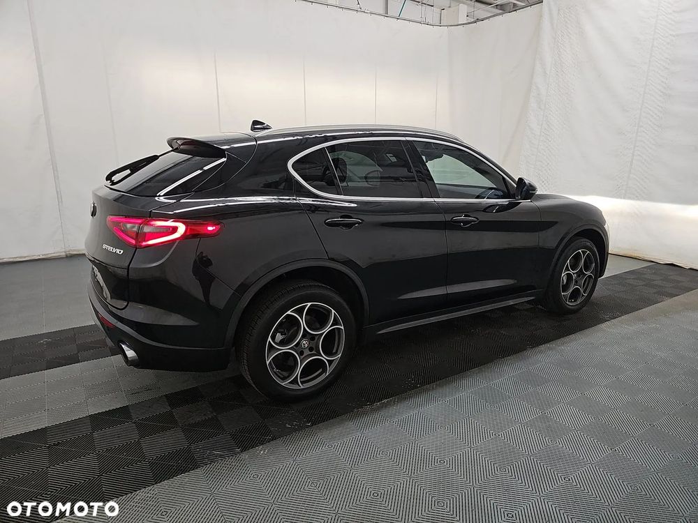 Alfa Romeo Stelvio 2.0 Turbo 16V AT8-Q4 Ti - 4