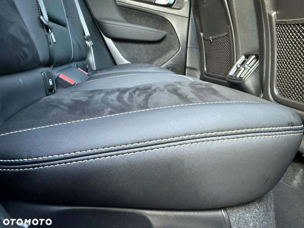 Volvo XC 40 B4 B DKG Plus Black Edition - 41