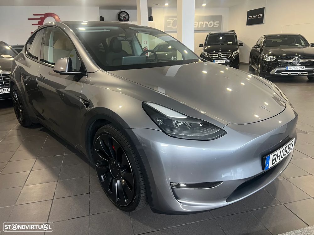 Tesla Model Y Performance Dual Motor AWD - 3