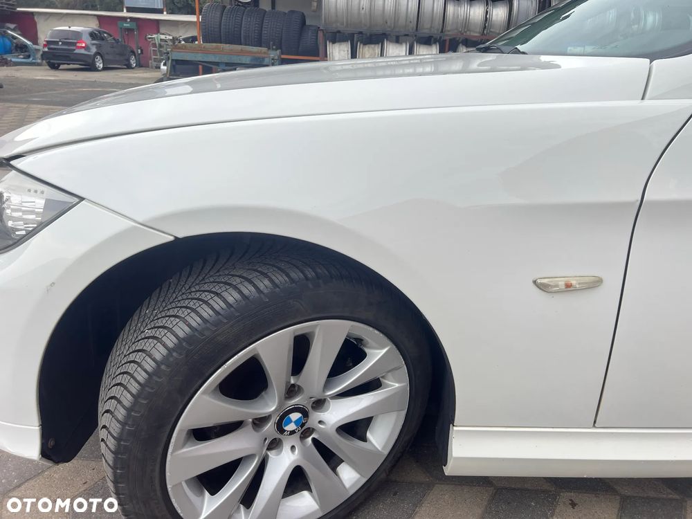 BMW E90 BŁOTNIK LEWY ALPINEWEISS 3 - 1