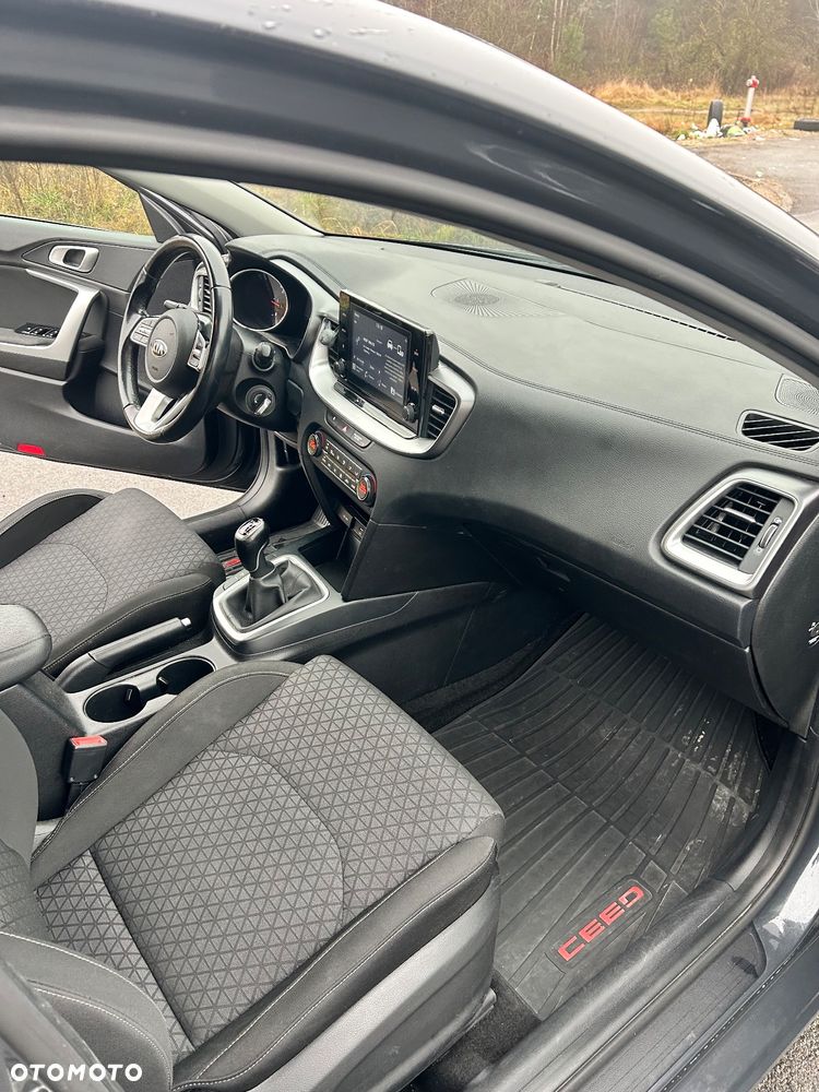 Kia Ceed 1.6 CRDi SCR L - 31