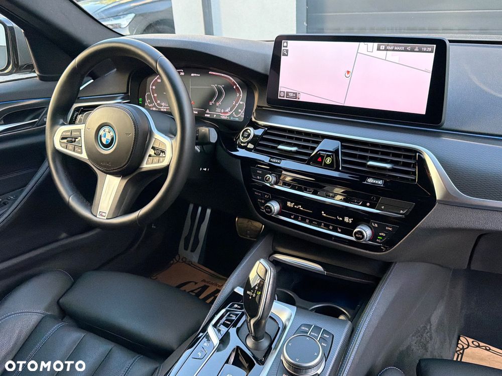 BMW Seria 5 530e xDrive sport - 37