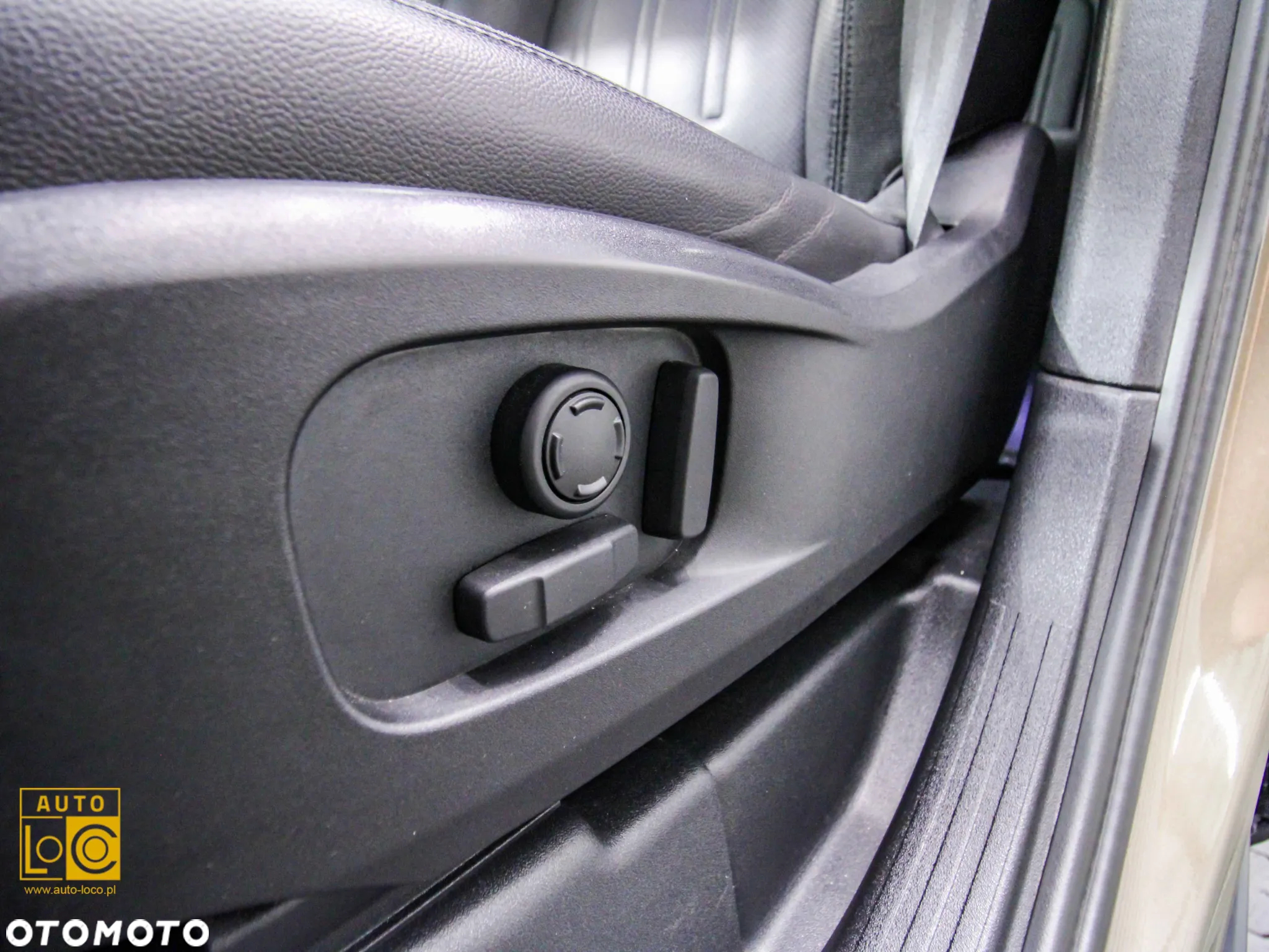 Land Rover Defender - 32