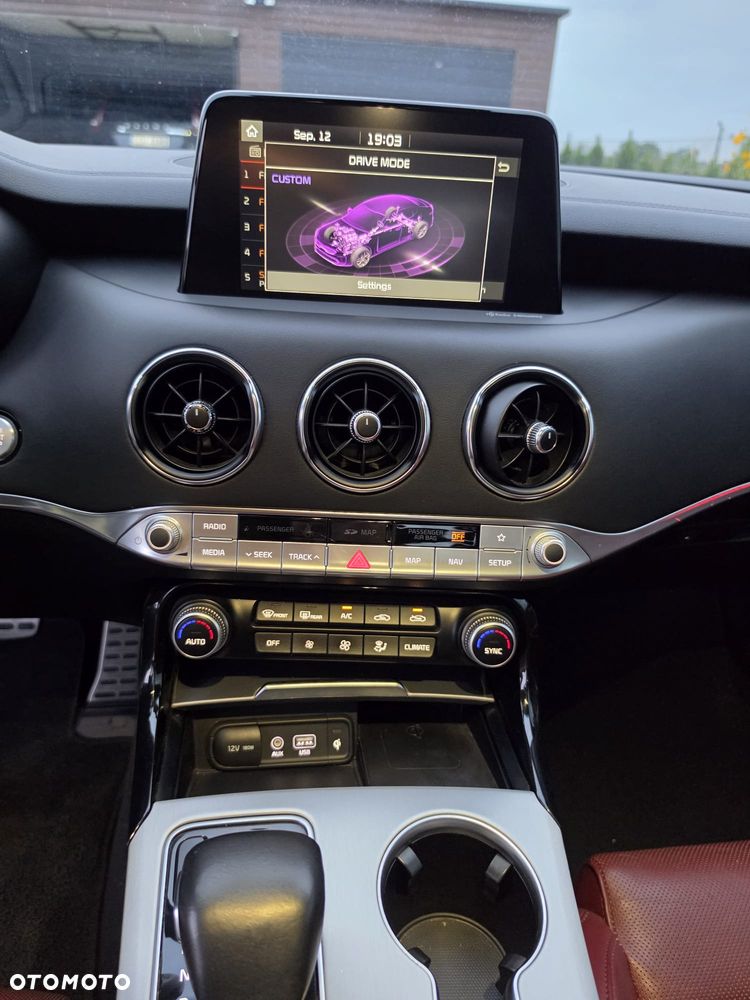 Kia Stinger 3.3 T-GDI V6 GT AWD - 27