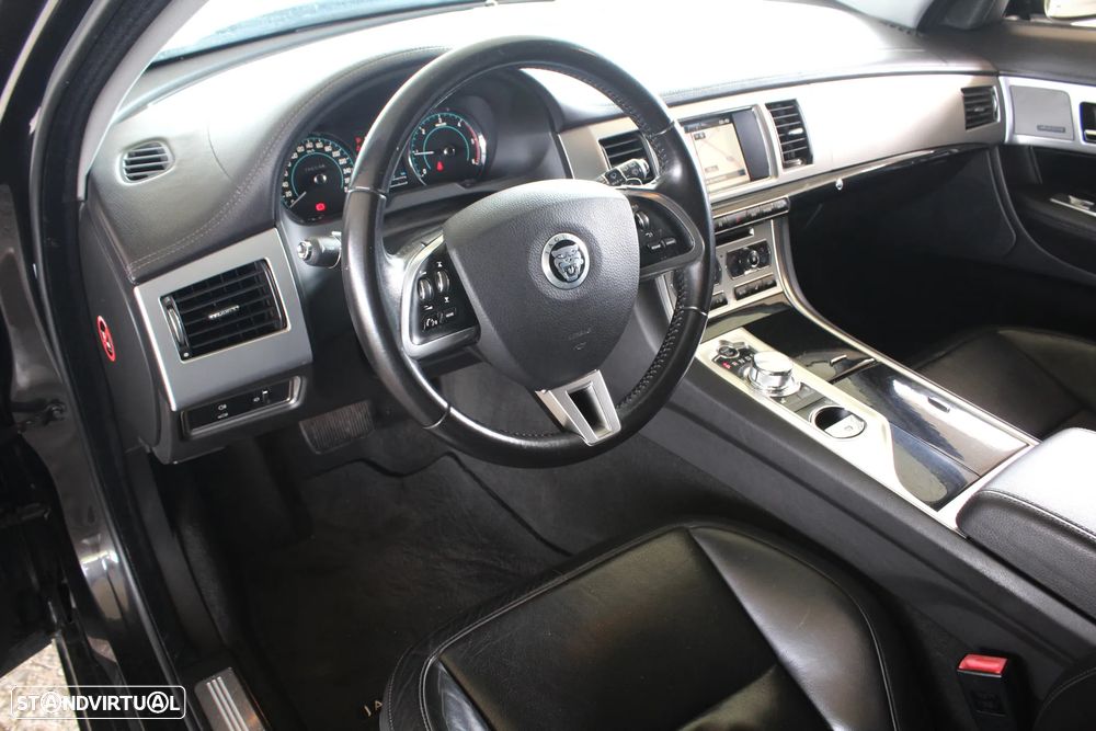 Jaguar XF Sportbrake 2.2 D R-Sport - 41