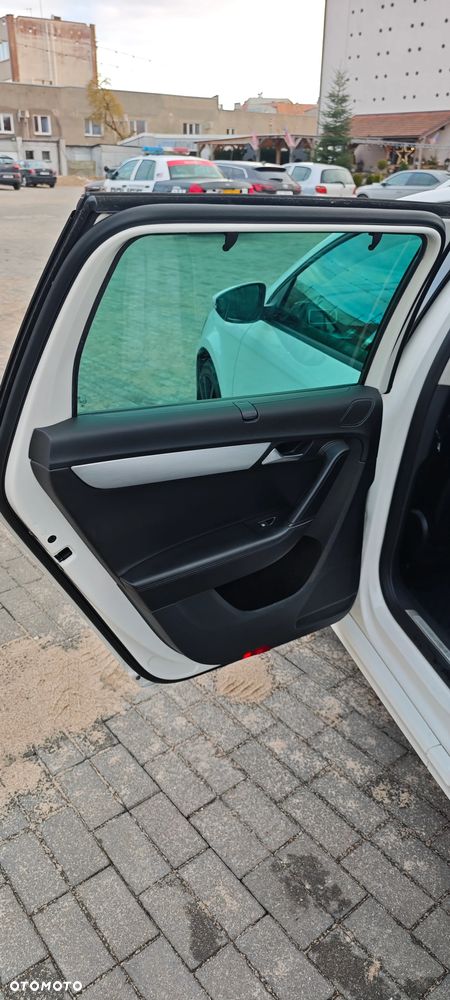 Volkswagen Passat 2.0 TDI Perfectline R-Style DSG - 10