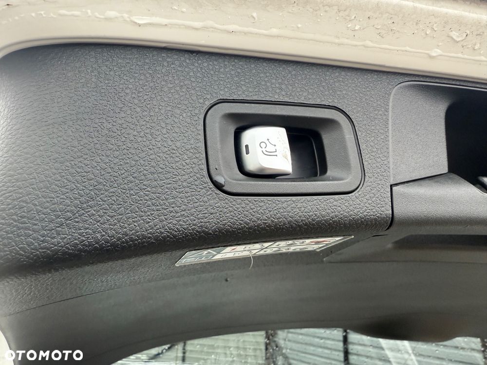 Mercedes-Benz Klasa C 250 9G-TRONIC Exclusive - 14