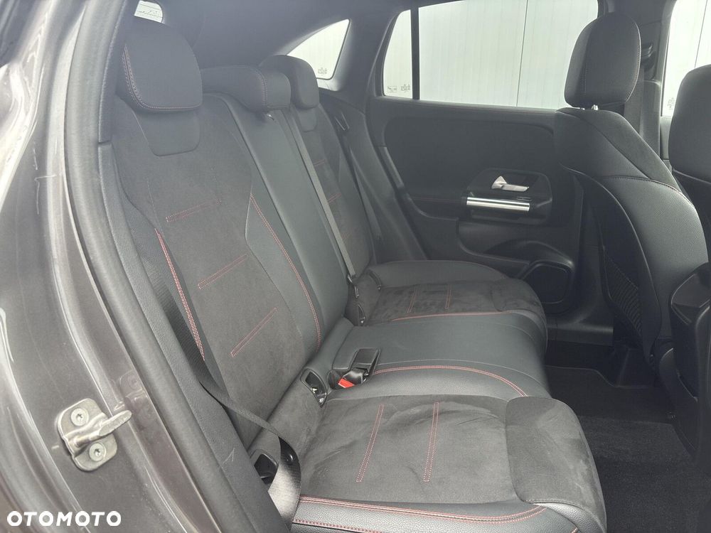 Mercedes-Benz GLA - 21