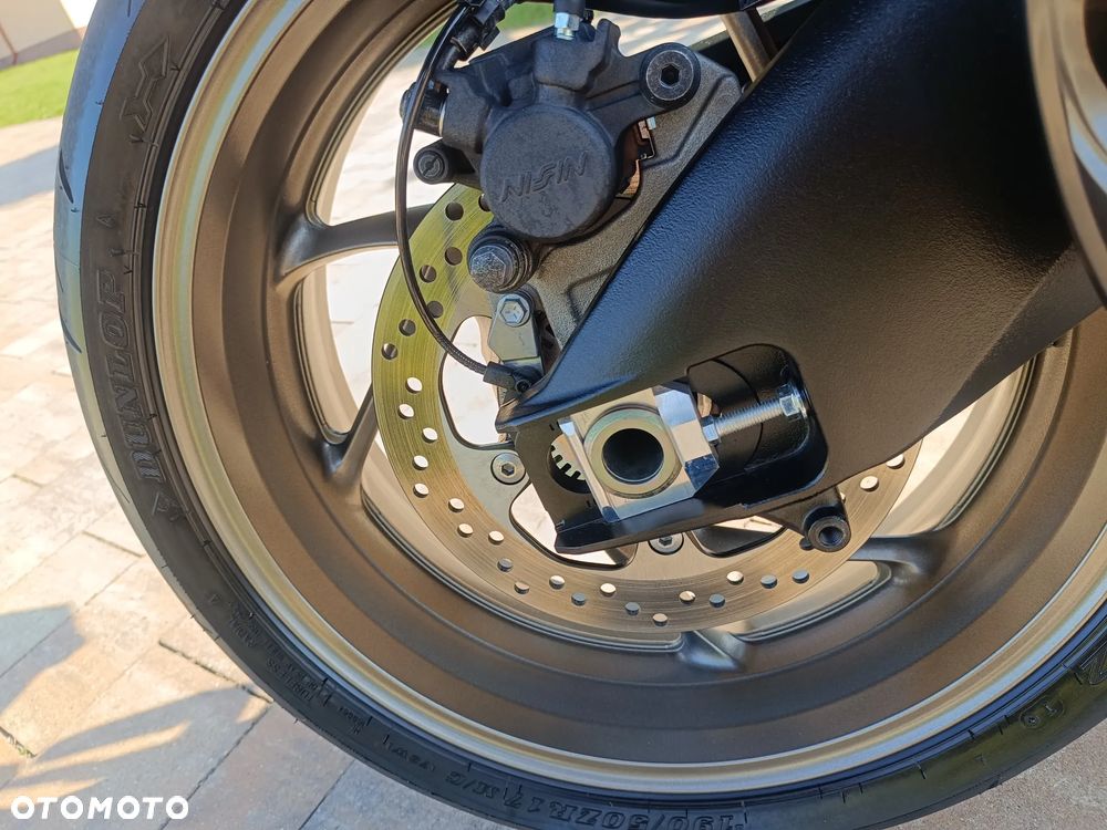 Suzuki GSX 1000 - 22