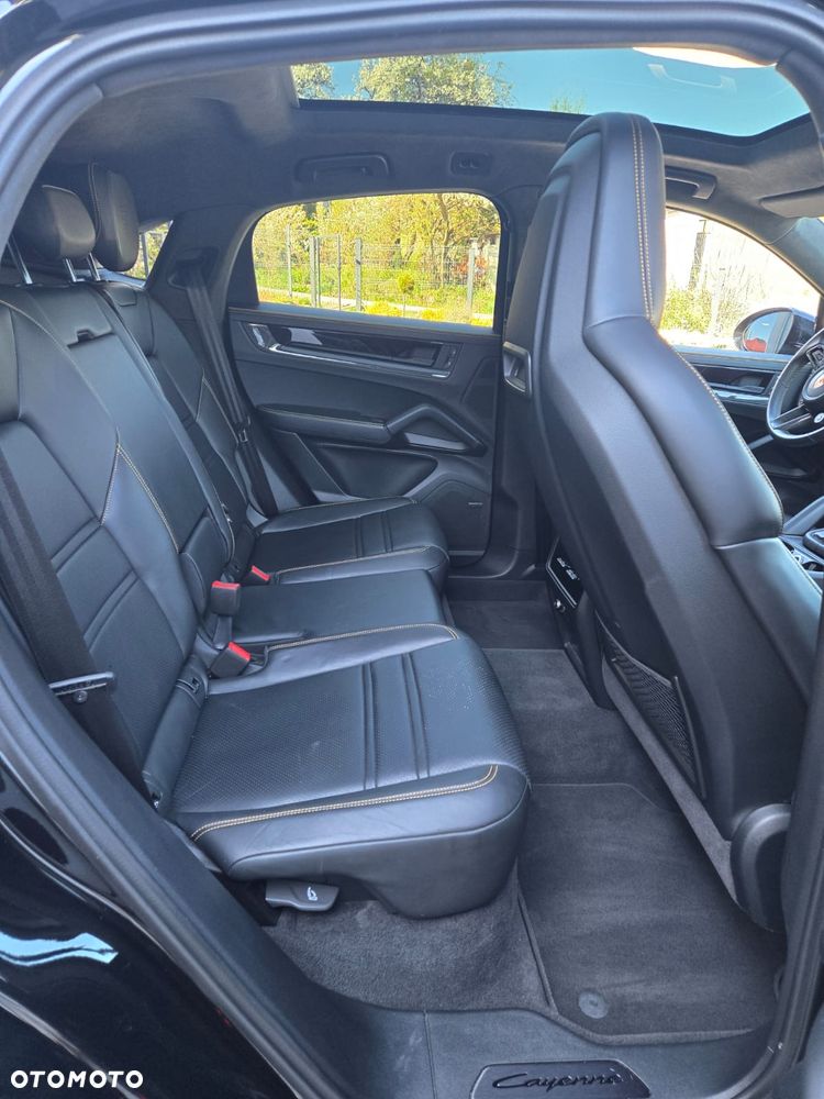 Porsche Cayenne - 18