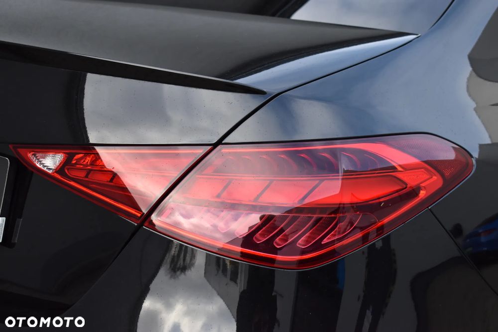 Mercedes-Benz Klasa C 180 9G-TRONIC AMG Line - 11