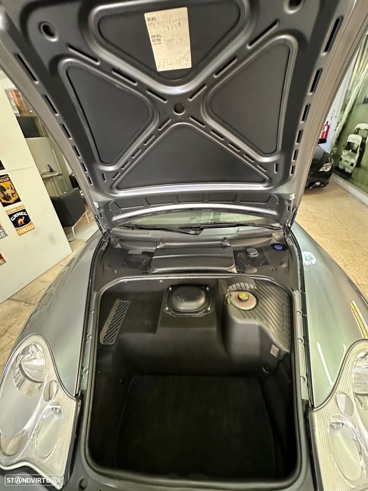 Porsche 911 (996) Carrera 4 - 10