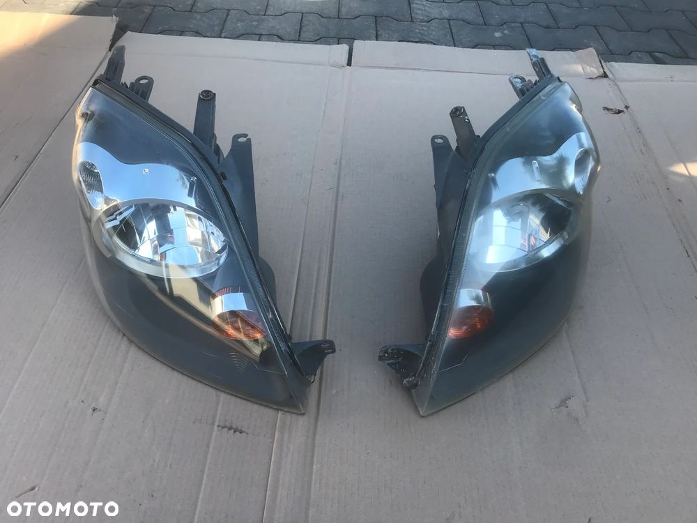 Reflektor Lampa Prawa Lewa Ford Fiesta MK6 Lift 05-08 Europa - 1