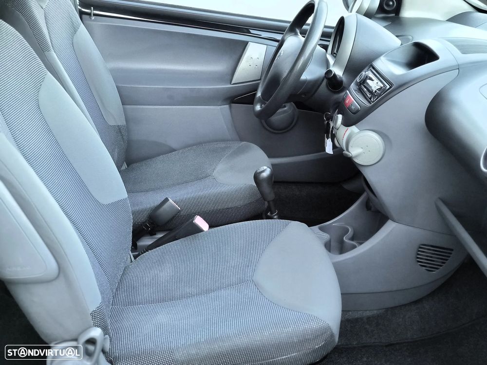 Peugeot 107 1.0 Urban - 11