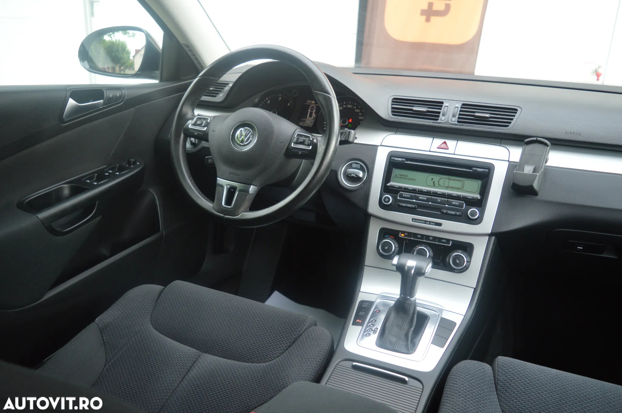 Volkswagen Passat Variant 2.0 TDI Blue TDI DSG Comfortline - 30