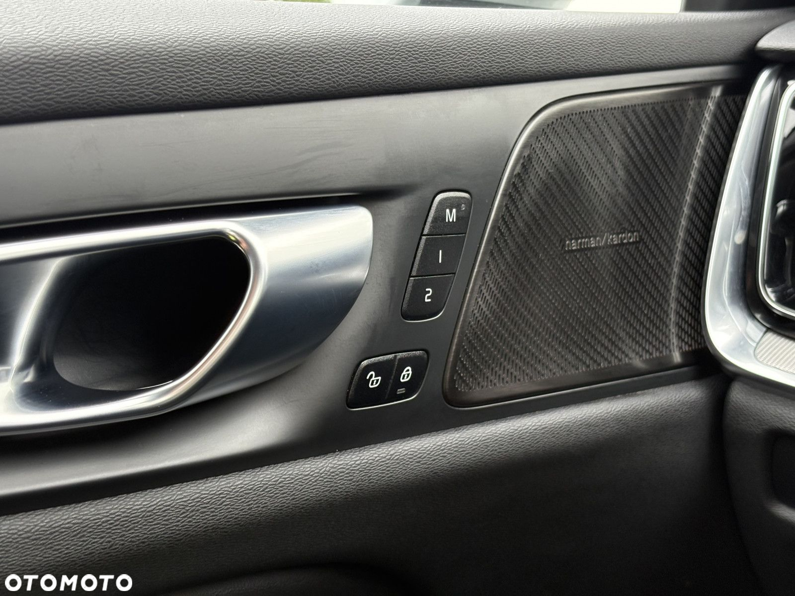 Volvo V60 Cross Country - 32