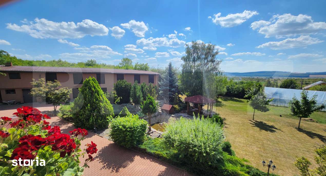 Apartament cu 3 camere, 80 mp, 3.000 mp teren, zona Reghin — fotografia 3