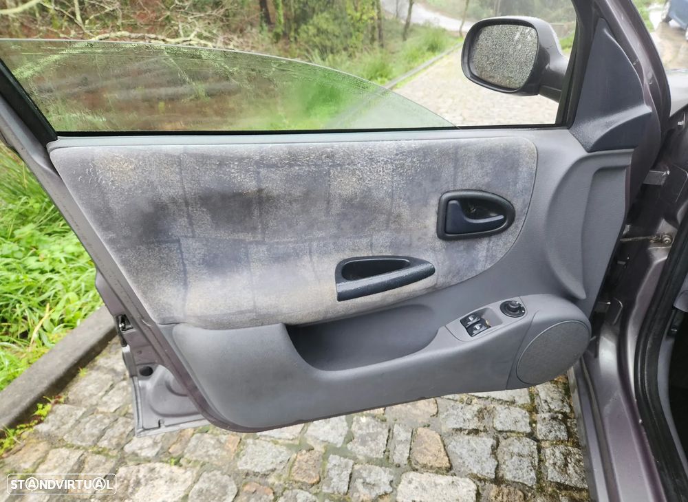 Renault Mégane 1.4 16V RXE AC - 15